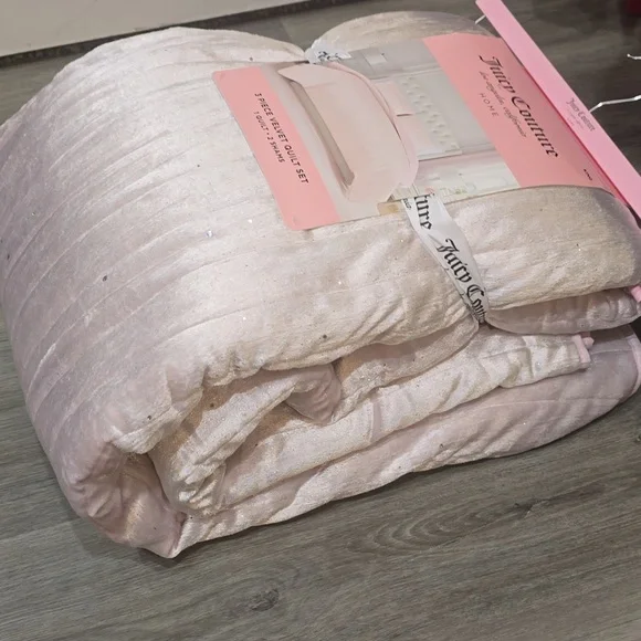 Juicy Couture Home King Size Shinmer 3-PC Velvet Quilt Set